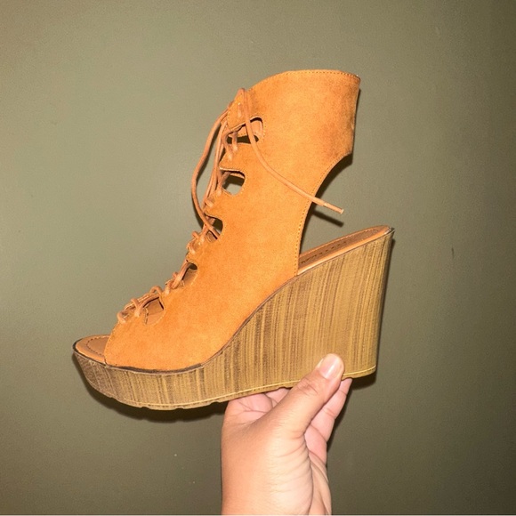 ***SOLD***Shoe Dazzle Platform Booties - Picture 7 of 16
